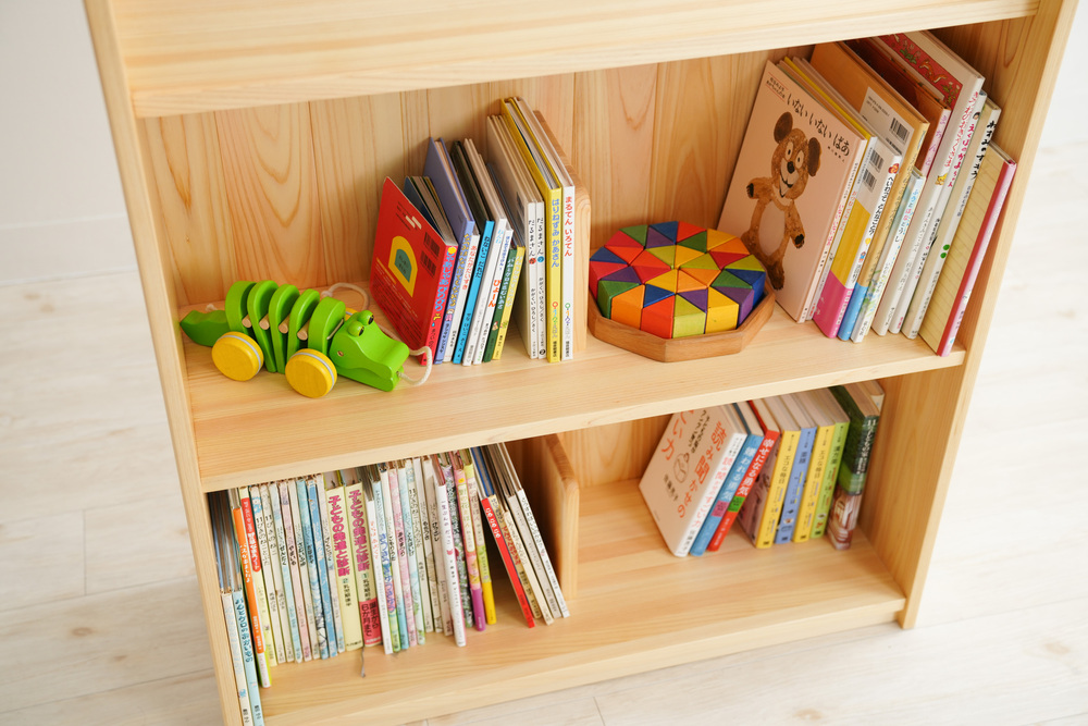 絵本とおもちゃの棚100cm【なかよしライブラリー】本棚 - 収納家具