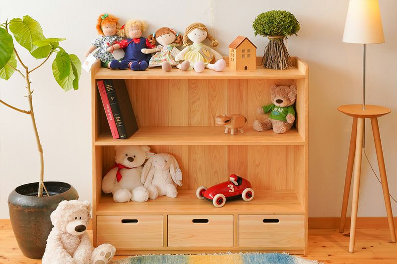 絵本とおもちゃの棚